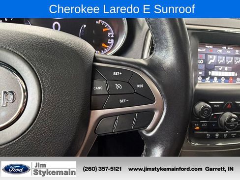 Used 2021 Jeep Grand Cherokee Laredo w/ Security & Convenience Group AWD/4WD image 25
