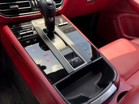 Used 2022 Porsche Macan S AWD/4WD image 30