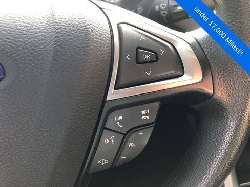 Used 2017 Ford Fusion SE image 12
