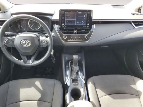 Used 2022 Toyota Corolla LE image 11