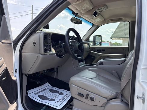 Used 2007 Chevrolet Silverado 2500 LT w/ Heavy-Duty Power Package AWD/4WD image 19