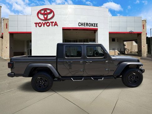 Used 2025 Jeep Gladiator Sport AWD/4WD image 4
