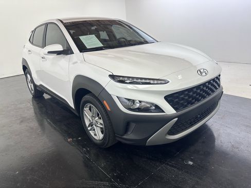 Used 2022 Hyundai Kona SE image 3