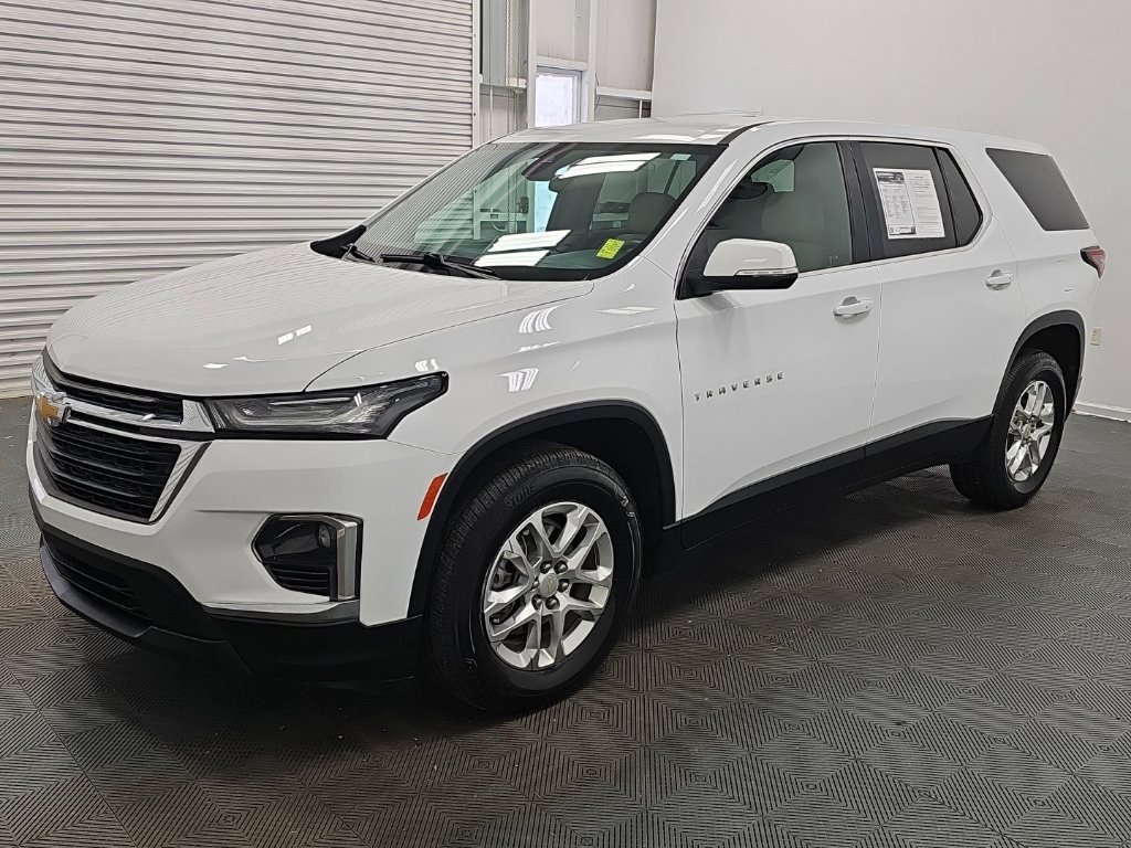 Used 2024 Chevrolet Traverse LS w/ Safety Package FWD image 5