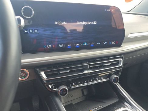 Used 2024 Chevrolet Traverse LT FWD image 6