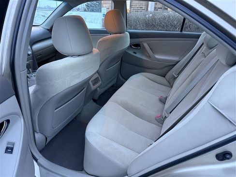 Used 2011 Toyota Camry image 6