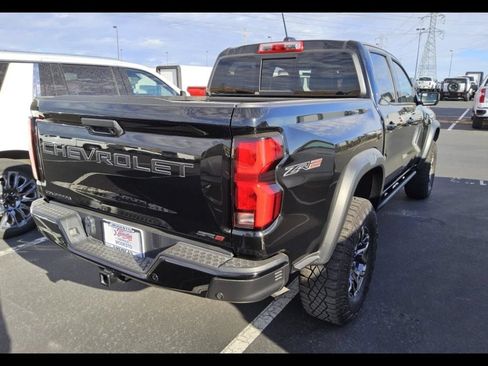 Used 2024 Chevrolet Colorado ZR2 w/ ZR2 Convenience Package III AWD/4WD image 5