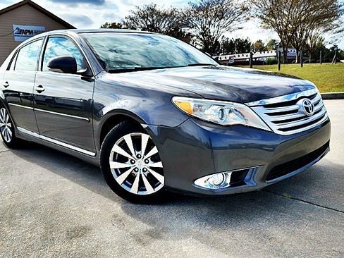 Used 2011 Toyota Avalon Limited image 2