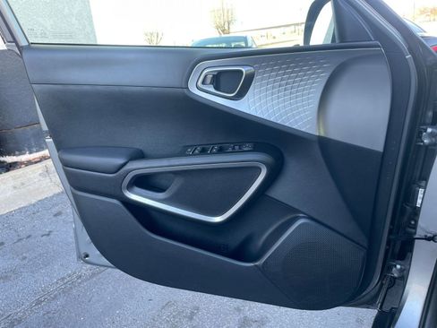 Used 2025 Kia Soul LX w/ LX Technology Package image 18