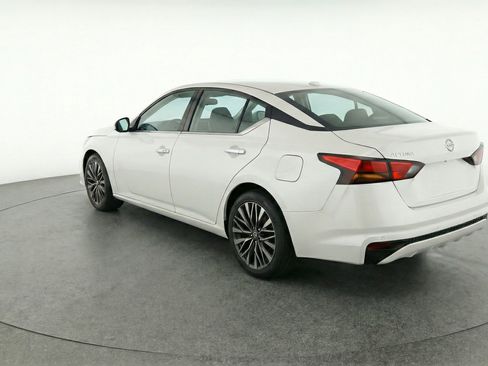 Used 2025 Nissan Altima 2.5 SV image 6
