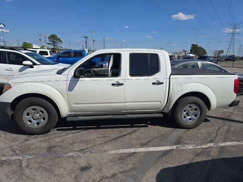 Used 2017 Nissan Frontier S image 2