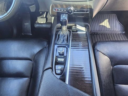 Used 2018 Volvo XC90 T5 Momentum w/ Convenience Package FWD image 34