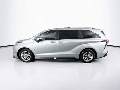 Certified 2025 Toyota Sienna Limited FWD image 14