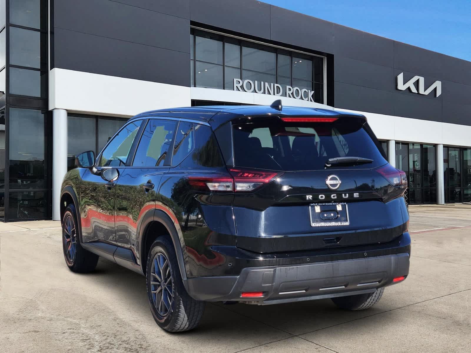 Used 2024 Nissan Rogue S FWD image 6