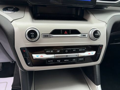 Used 2023 Ford Explorer XLT w/ Equipment Group 202A AWD/4WD image 21
