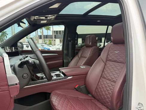 Used 2025 Cadillac Escalade ESV Premium Luxury w/ Touring Package AWD/4WD image 9