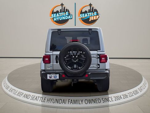 Used 2021 Jeep Wrangler Unlimited Sahara w/ Cold Weather Group AWD/4WD image 4