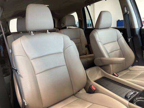 Used 2021 Honda Pilot Touring image 17