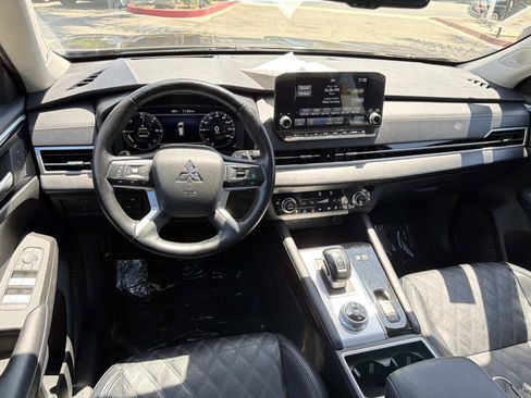 Used 2024 Mitsubishi Outlander 4WD Plug-In Hybrid image 7