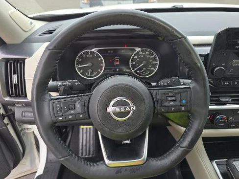 Certified 2024 Nissan Pathfinder SL w/ SL Premium Package image 8