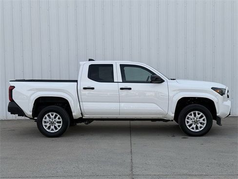 Used 2024 Toyota Tacoma SR image 3