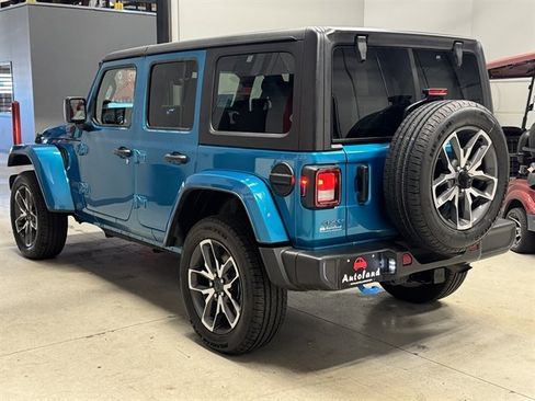 Used 2024 Jeep Wrangler Unlimited w/ Convenience Group AWD/4WD image 6