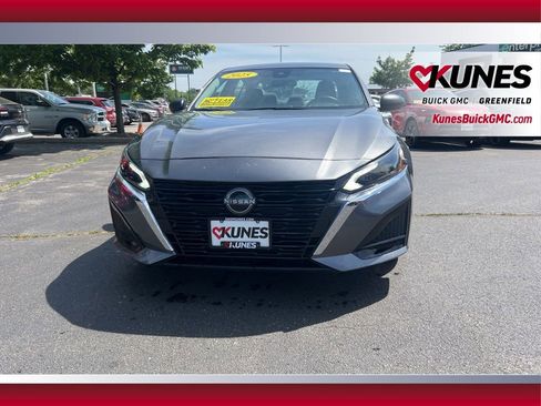 Used 2025 Nissan Altima 2.5 SV FWD image 12