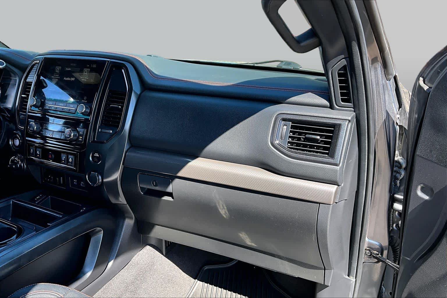 Used 2021 Nissan Titan PRO-4X w/ Pro-4x Convenience Package AWD/4WD image 18