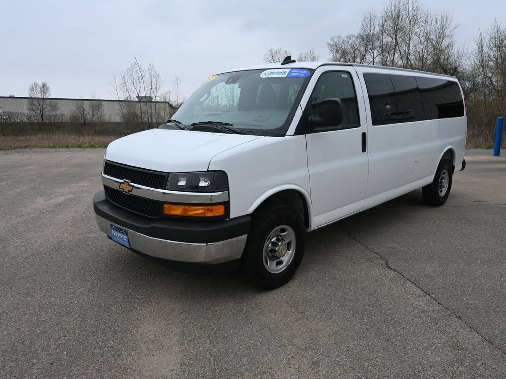 Used 2025 Chevrolet Express 3500 LT w/ LT Preferred Equipment Group RWD image 6