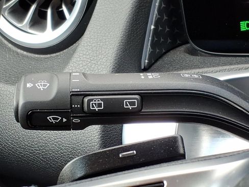 Certified 2025 Mercedes-Benz GLB 250 4MATIC image 27