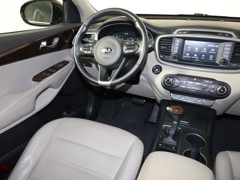 Used 2017 Kia Sorento FWD w/ LX Convenience Package image 9
