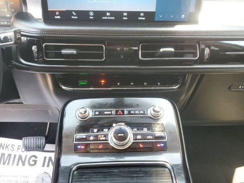 Used 2022 Lincoln Nautilus FWD w/ Premium Package image 27
