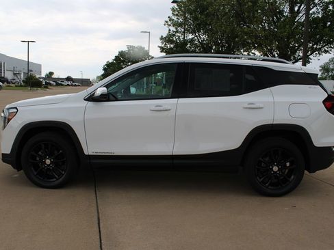 Used 2023 GMC Terrain SLT AWD/4WD image 16