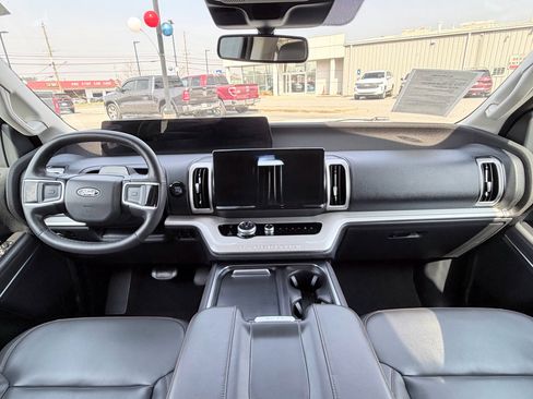 Used 2025 Ford Expedition Active image 14