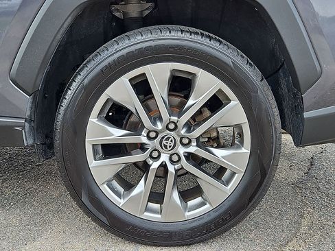 Used 2019 Toyota RAV4 XLE Premium w/ Cold Weather Package AWD/4WD image 38