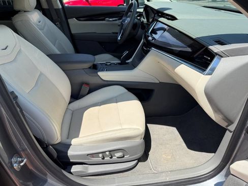 Used 2024 Cadillac XT6 Premium Luxury w/ Technology Package AWD/4WD image 27