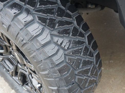 Used 2022 Chevrolet Silverado 1500 ZR2 w/ Technology Package image 12