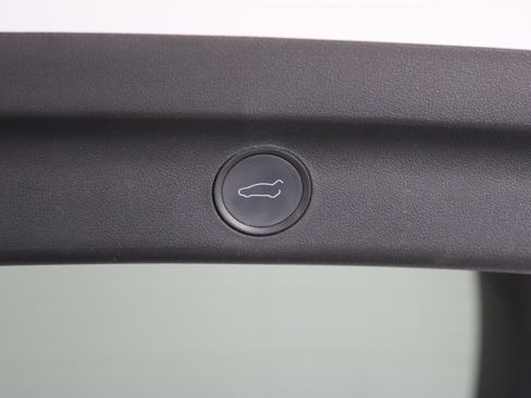 Used 2021 Tesla Model Y Long Range AWD/4WD image 30
