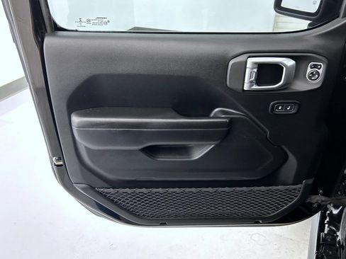 Used 2020 Jeep Wrangler Unlimited Rubicon AWD/4WD image 9