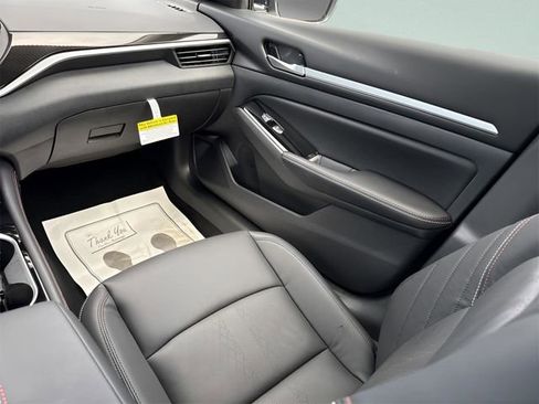 New 2025 Nissan Altima 2.5 SR w/ SR Premium Package FWD image 17