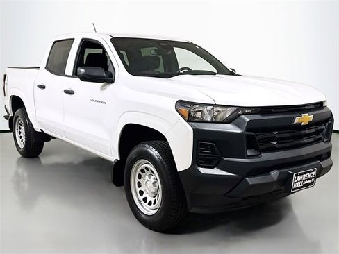 Used 2024 Chevrolet Colorado W/T image 3