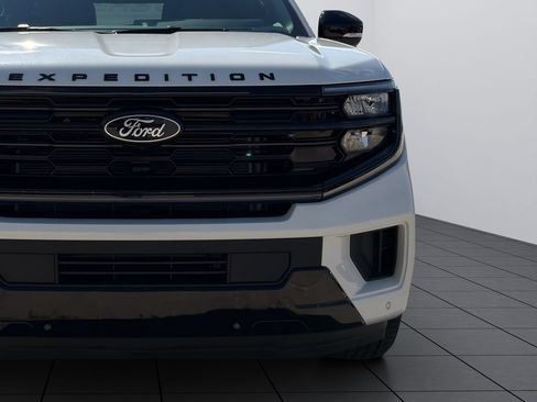 New 2026 Ford Expedition Max Platinum w/ Stealth Performance Package AWD/4WD image 10