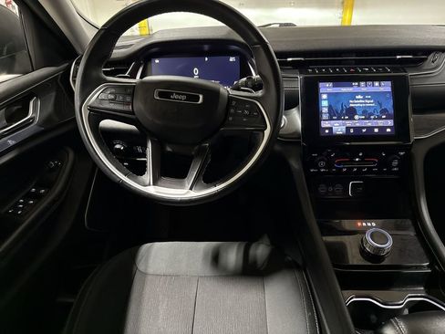 Used 2022 Jeep Grand Cherokee Laredo w/ Luxury Tech Group I AWD/4WD image 11
