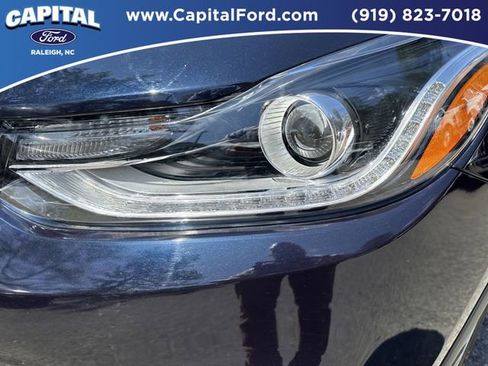 Used 2021 Chevrolet Trax LT AWD/4WD image 11