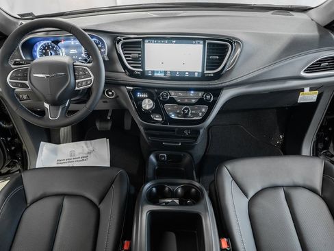 New 2026 Chrysler Pacifica Select image 20