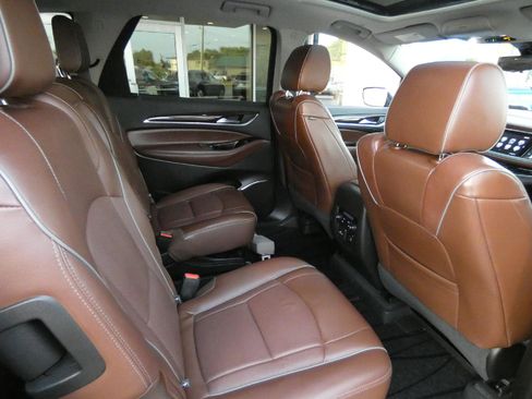 Used 2018 Buick Enclave Avenir w/ Avenir Technology Package image 17