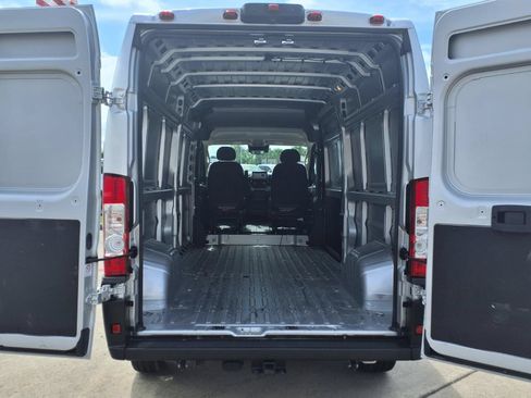 Used 2025 RAM ProMaster 2500 w/ Premium Convenience Group FWD image 7