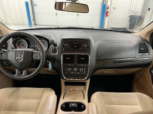 Used 2016 Dodge Grand Caravan SXT FWD image 10