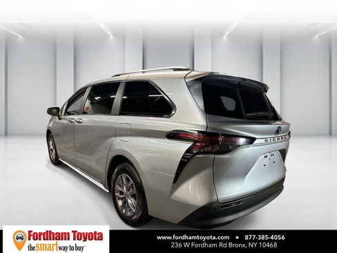 Used 2024 Toyota Sienna XLE image 6