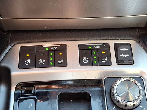 Used 2021 Toyota Land Cruiser image 25